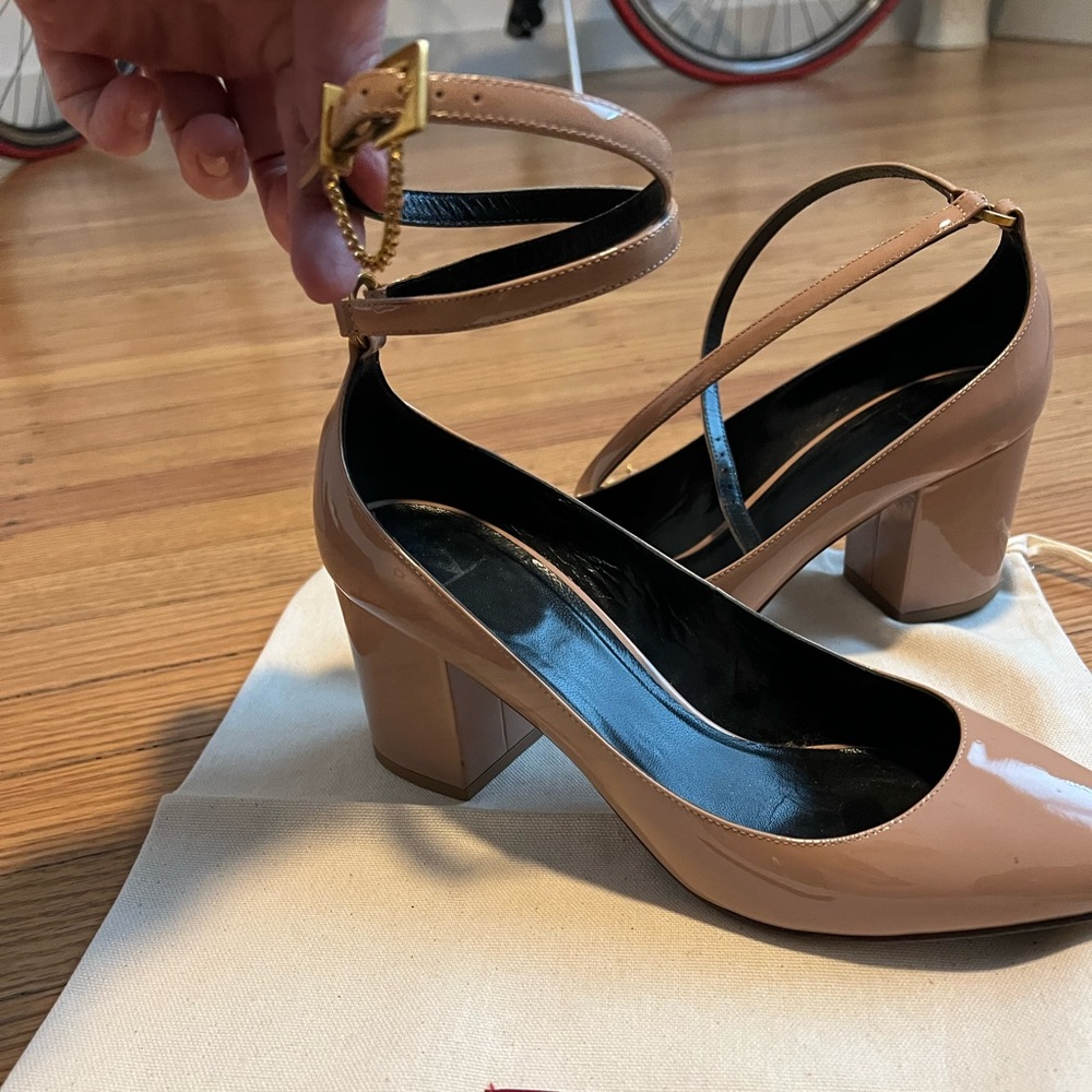 Valentino pumps